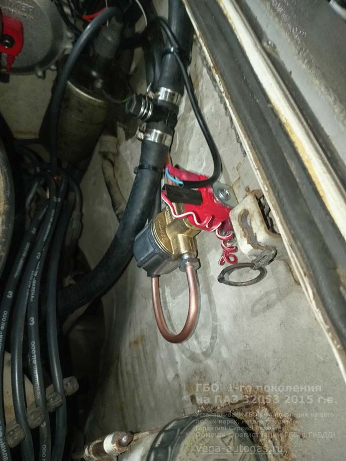 ГБО 1-го поколения под капотом, установка на ПАЗ 32053 2015 г.в., 4,6 л., 122,40 л.с., пробег: 77 500 км., 2 цилиндрических баллона по 90 литров под задним свесом кузова, Нижний Новгород, Дзержинск
