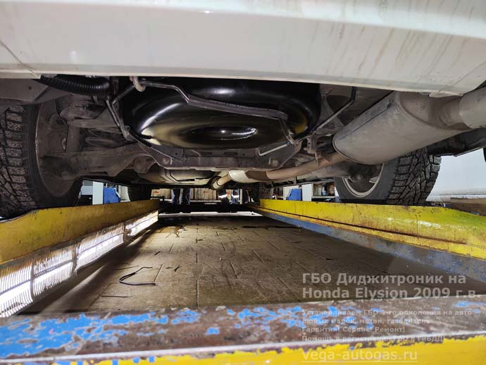 42-литровый газовый тороидальный баллон, установка ГБО Диджитроник на Хонду Элизион 2009 г.в., 2.4 л., 160 л.с., с пробегом 82 255 км., ВЗУ в лючке бензобака, Нижний Новгород, Дзержинск