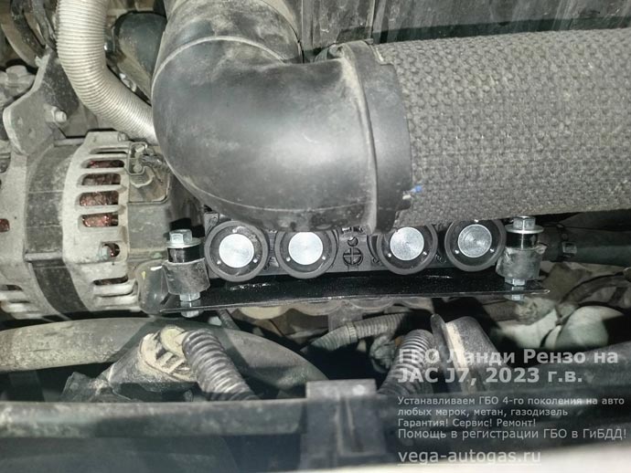 ГБО Ланди Рензо под капотом, установка на Джак Джей7, 2023 г.в., 1.5 л., 136 л.с., ВЗУ в заднем бампере, справа, а цилиндрический баллон 80 литров в багажнике, за задним рядом сидений, Нижний Новгород, Дзержинск