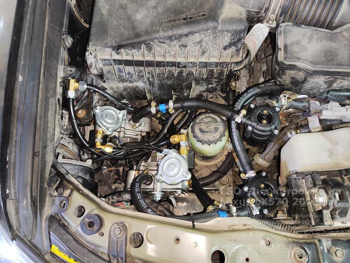 газовое оборудование Диджитроник в подкапотном пространстве, установка на Lexus LX570, 2013 г.в., полный привод 4х4, 5.7 л., 367 л.с., с пробегом 18 400 км., миниВЗУ в лючке бензобака, тороидальный баллон 88 литра сзади, под кузовом, на месте запасного колеса, Нижний Новгород, Дзержинск