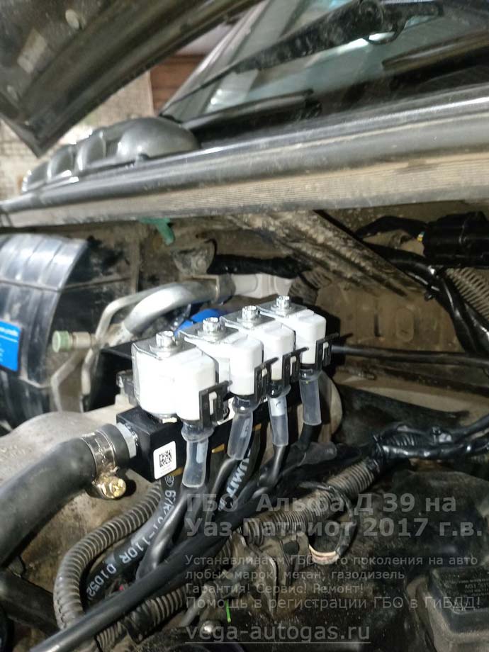 газовая рампа Альфа Д39, подкапотная компоновка, установка на Уаз Патриот 2017 г.в., 2.7 л, 134,60 л.с., с пробегом 142 780 км., 2 цилиндрических баллона по 35 литров в багажнике, Нижний Новгород, Дзержинск