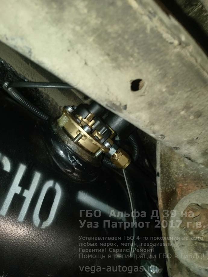 цилиндрический газовый баллон 35 литров, установка ГБО Альфа Д39 на Уаз Патриот 2017 г.в., 2.7 л, 134,60 л.с., с пробегом 142 780 км., 2 цилиндрических баллона по 35 литров в багажнике, Нижний Новгород, Дзержинск