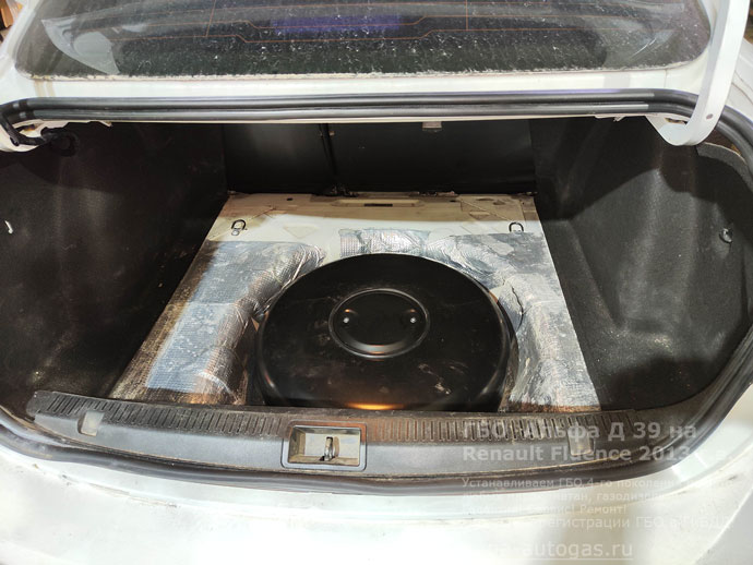 54-литровый тороидальный баллон, установка ГБО Альфа Д39 на Renault Fluence 2013 г.в., 1.6 л, 106 л.с., с пробегом 181 877 км., мини ВЗУ в лючке бензобака, Нижний Новгород, Дзержинск