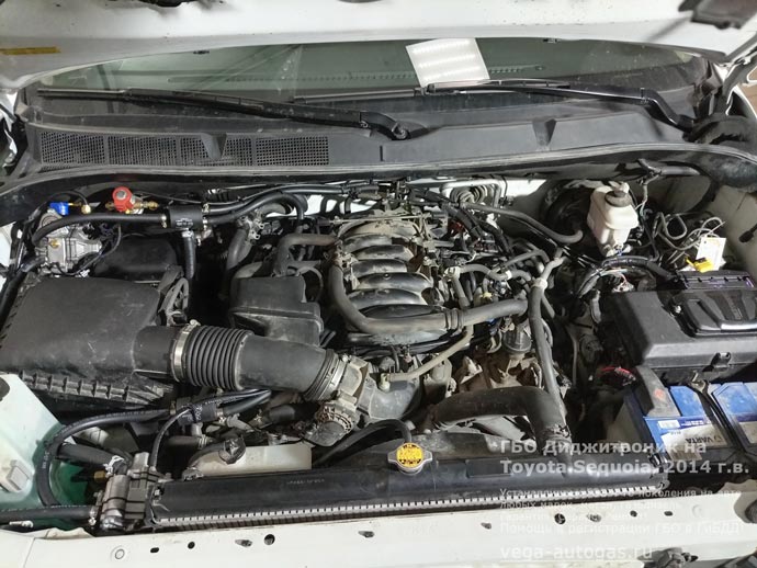 подкапотная компоновка, установка ГБО Диджитроник на Тойота Секвойя 014 г.в., 5.7 л., 381 л.с., с пробегом 115 000 км., ВЗУ под задним бампером, тороидальный баллон 98 литров под кузовом, сзади, на месте запасного колеса, Нижний Новгород, Дзержинск