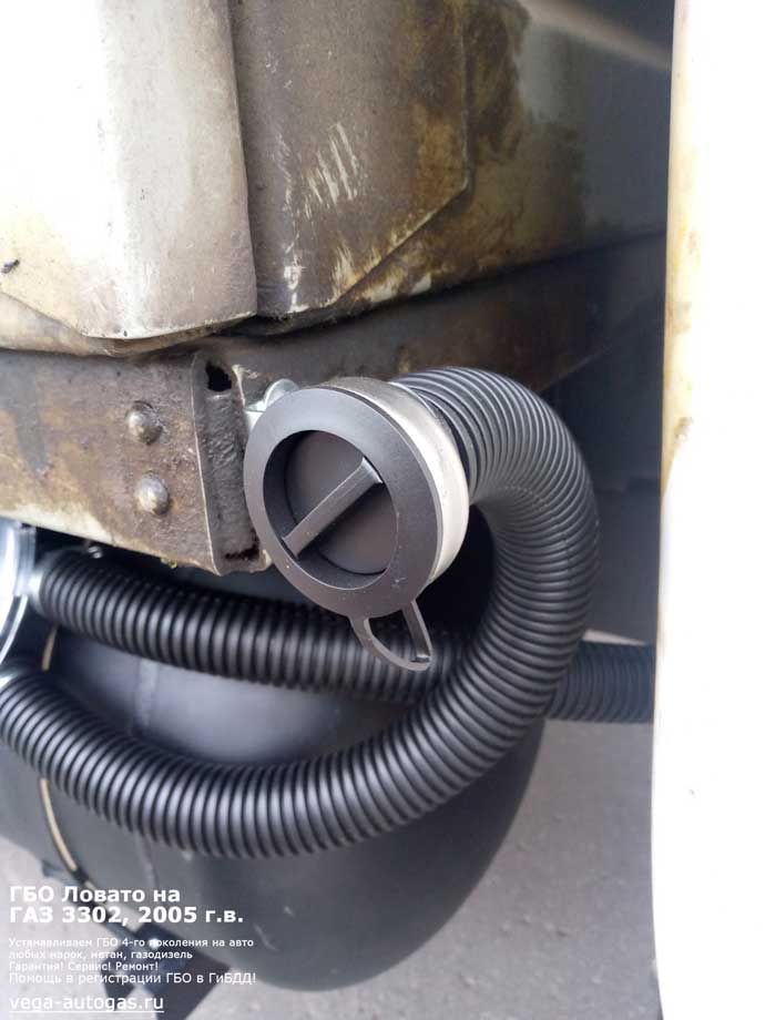 заправочное устройство рядом с баллоном, установка на ГАЗ 3302 Газель 2005 г.в., 2.4 л, 98 л.с., пробег: 2 751 км., цилиндрический баллон 100 литров под кузовом, с левой стороны рамы, с левой стороны, Нижний Новгород, Дзержинск