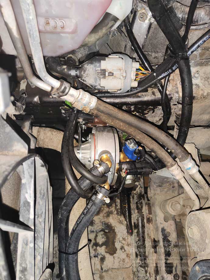 компоненты ГБО Диджитроник, установка на Джип Гранд Чероки, 2021 г.в., полный привод 4х4, 3.0 л., 238 л.с., с пробегом 94 927 км., ВЗУ в лючке бензобака, тороидальный баллон 60 литров в багажнике, в нише для запасного колеса, Нижний Новгород, Дзержинск