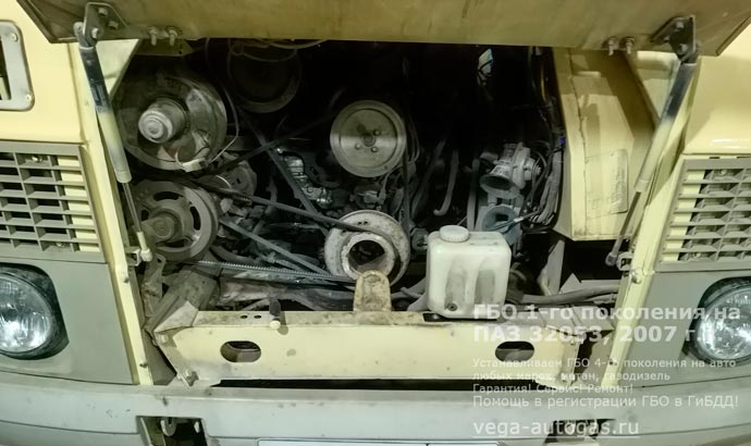 подкапотная компоновка, установка ГБО 1-го поколения на ПАЗ 32053 2007 г.в., 4,6 л., 130 л.с.,  пробег: 68 000 км., 2 цилиндрических баллона по 90 литров под задним свесом с демонтажом запасного колеса, Нижний Новгород, Дзержинск