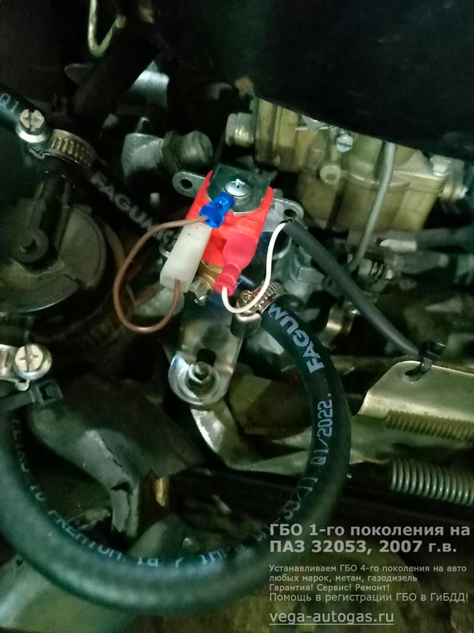 подкапотная компоновка, установка ГБО 1-го поколения на ПАЗ 32053 2007 г.в., 4,6 л., 130 л.с.,  пробег: 68 000 км., 2 цилиндрических баллона по 90 литров под задним свесом с демонтажом запасного колеса, Нижний Новгород, Дзержинск